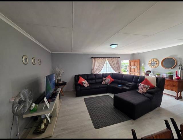 3 BEDROOM HOUSE FOR SALE IN RIVERSDALE